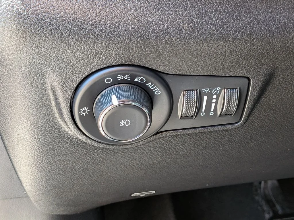 Used 2022 Black Jeep Limited image 14