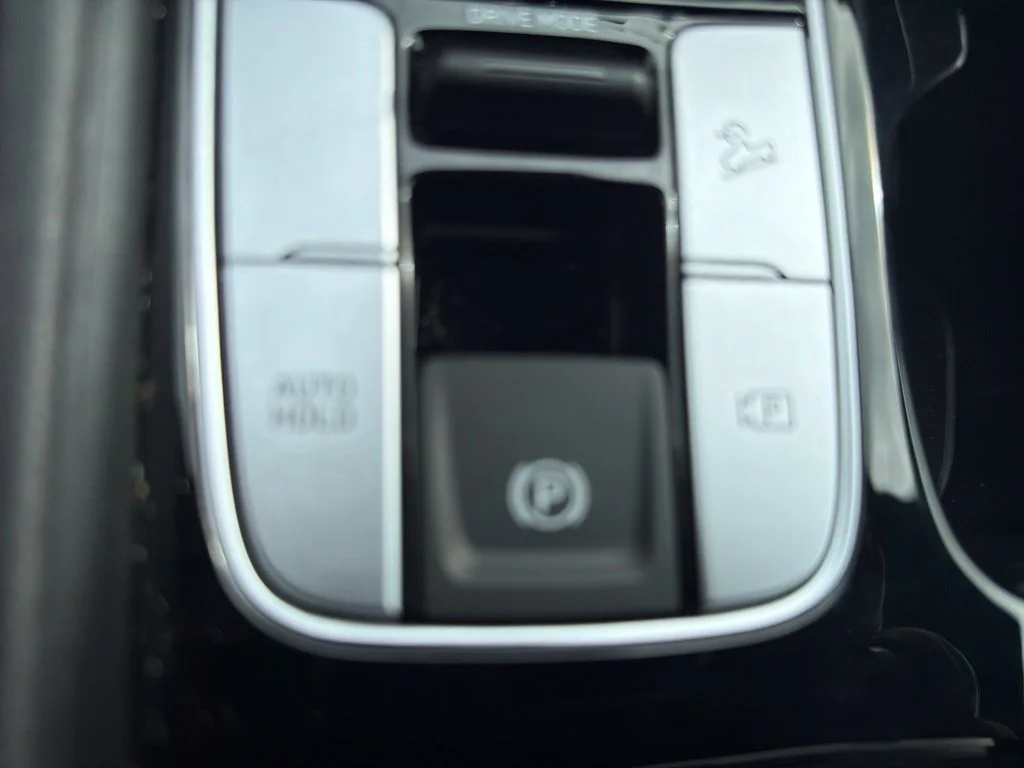 Used 2023 Sand Hyundai SE image 15