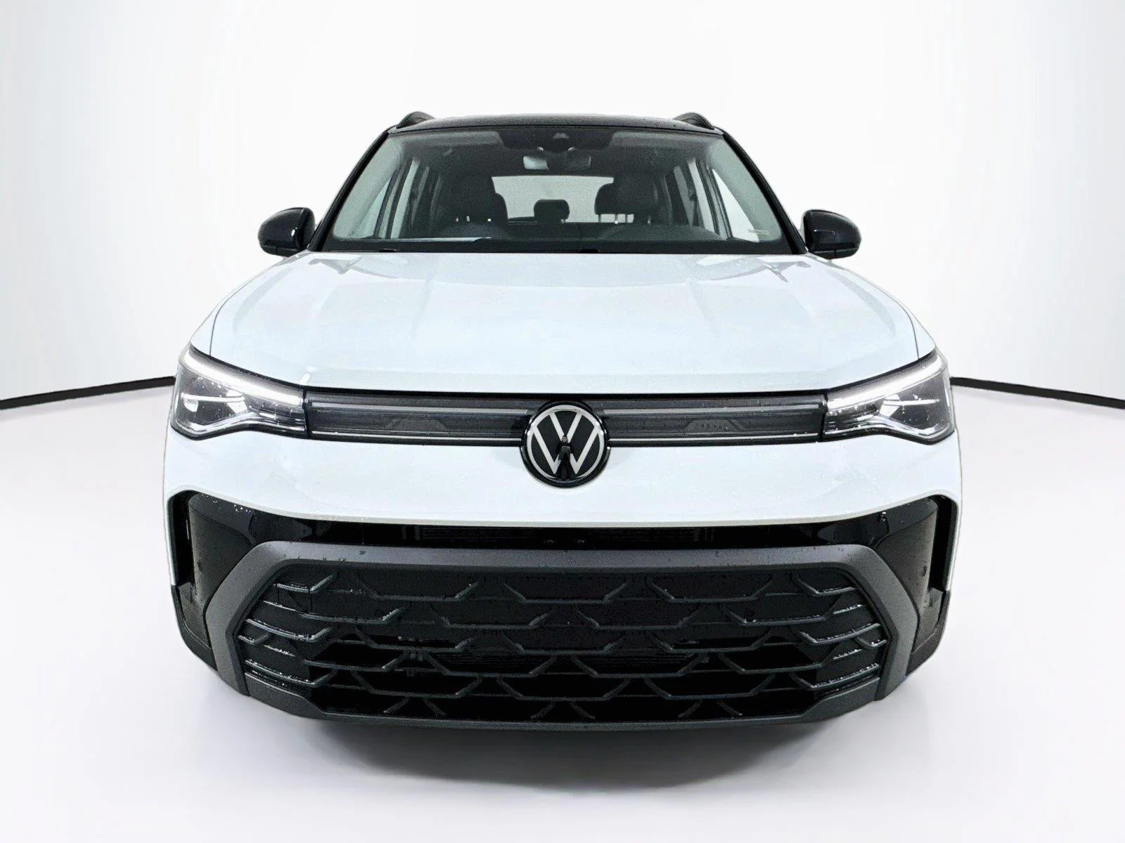 New 2027 Pure White w/Deep Black Roof Volkswagen SE Black image 4