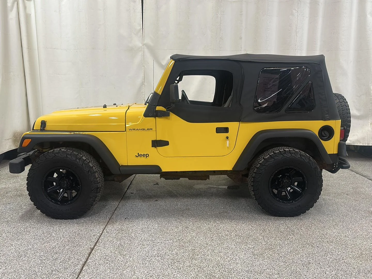 Used 2000 Jeep Wrangler SE with VIN 1J4FA29P6YP798648 for sale in Waconia, Minnesota