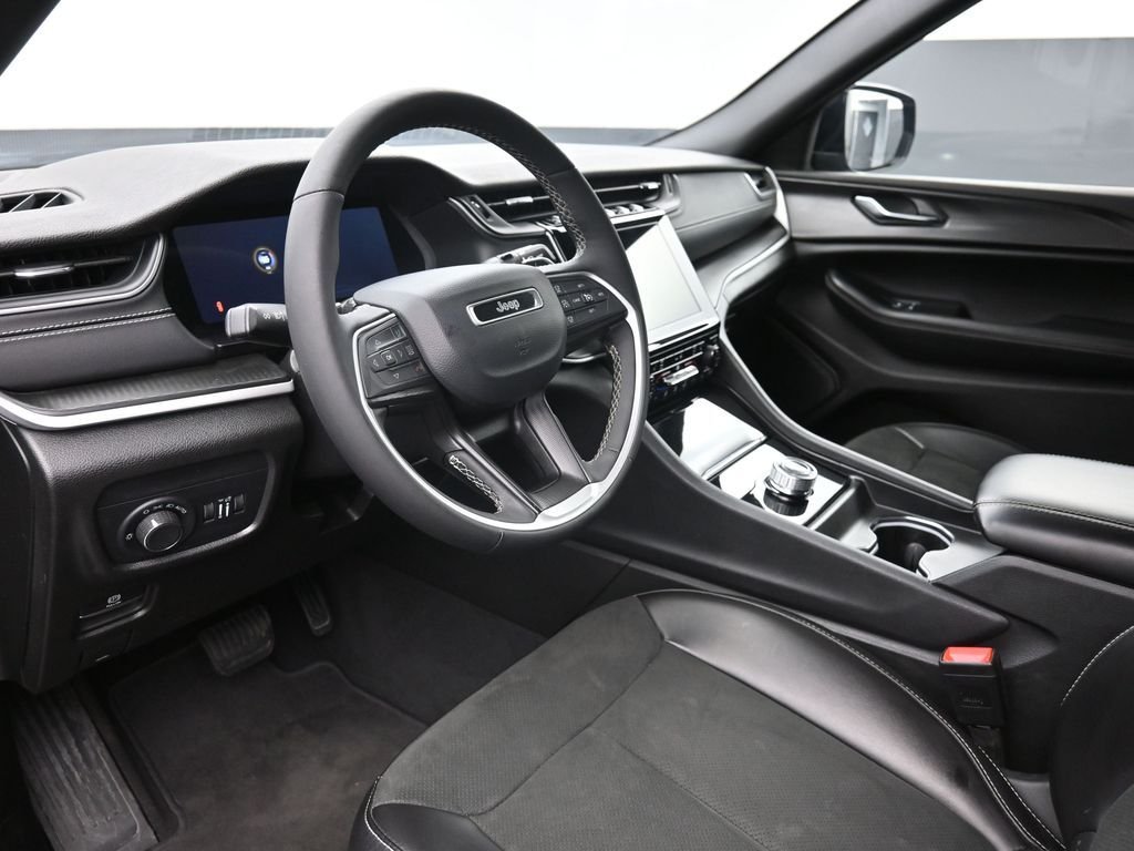 Used 2024 Gray Jeep Altitude image 18