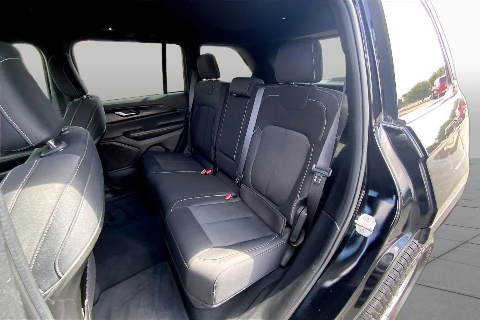 Used 2024 Diamond Black Crystal Pearlcoat Jeep Laredo image 21