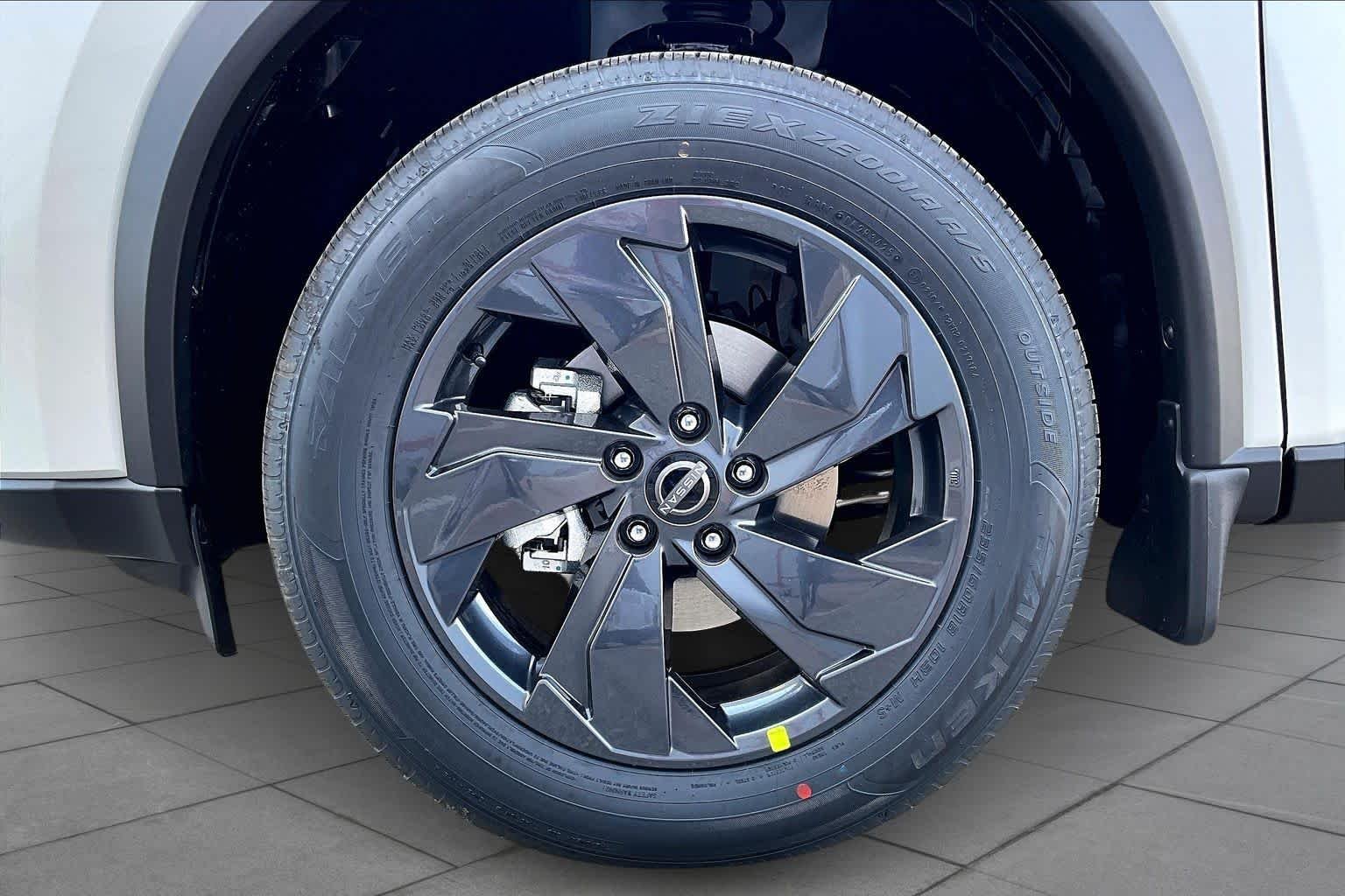 New 2026 Everest White Pearl TriCoat Nissan SV image 9