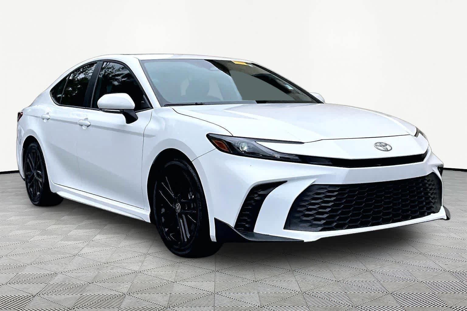 Used 2025 Ice Cap Toyota SE image 3