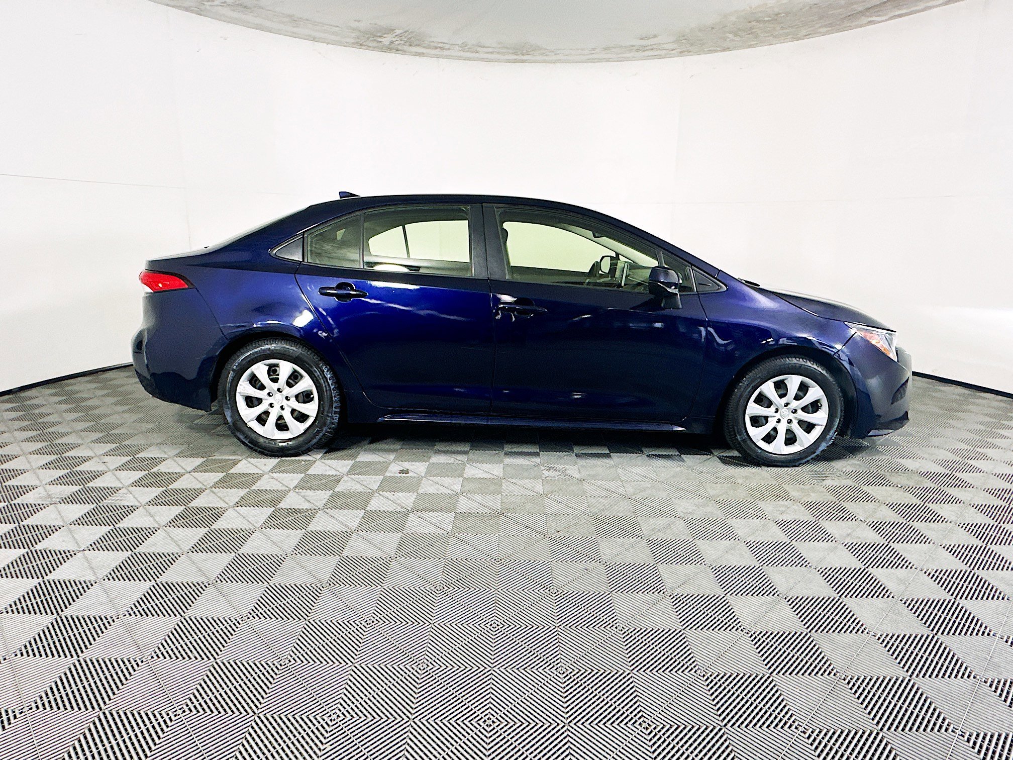 Used 2020 Toyota Corolla LE with VIN JTDEPRAE2LJ099404 for sale in Coconut Creek, FL