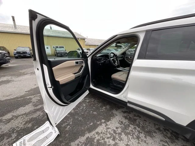 Used 2023 White Ford XLT image 9