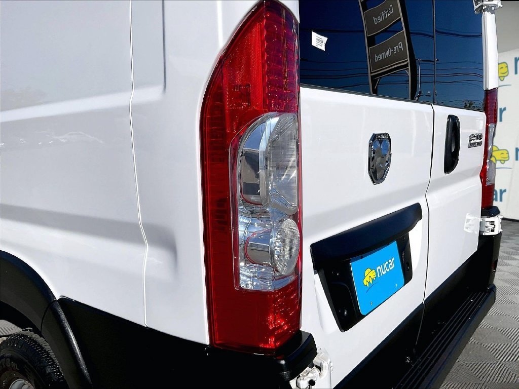 Used 2025 White Ram Base image 32