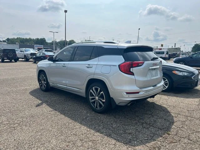 Used 2019 Silver GMC Denali image 6