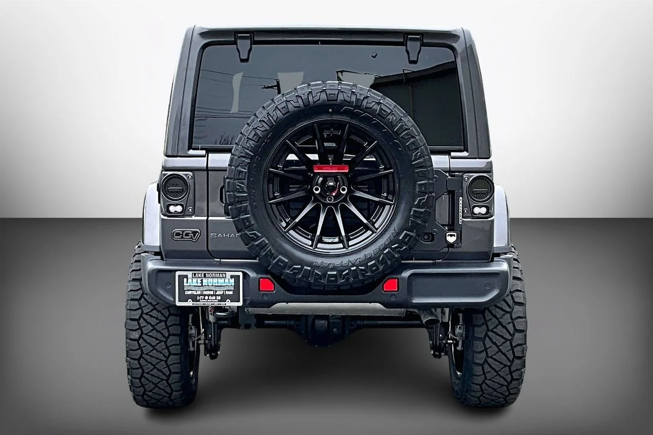 New 2026 Granite Crystal Metallic Clear-Coat Exterior Paint Jeep Sahara image 7