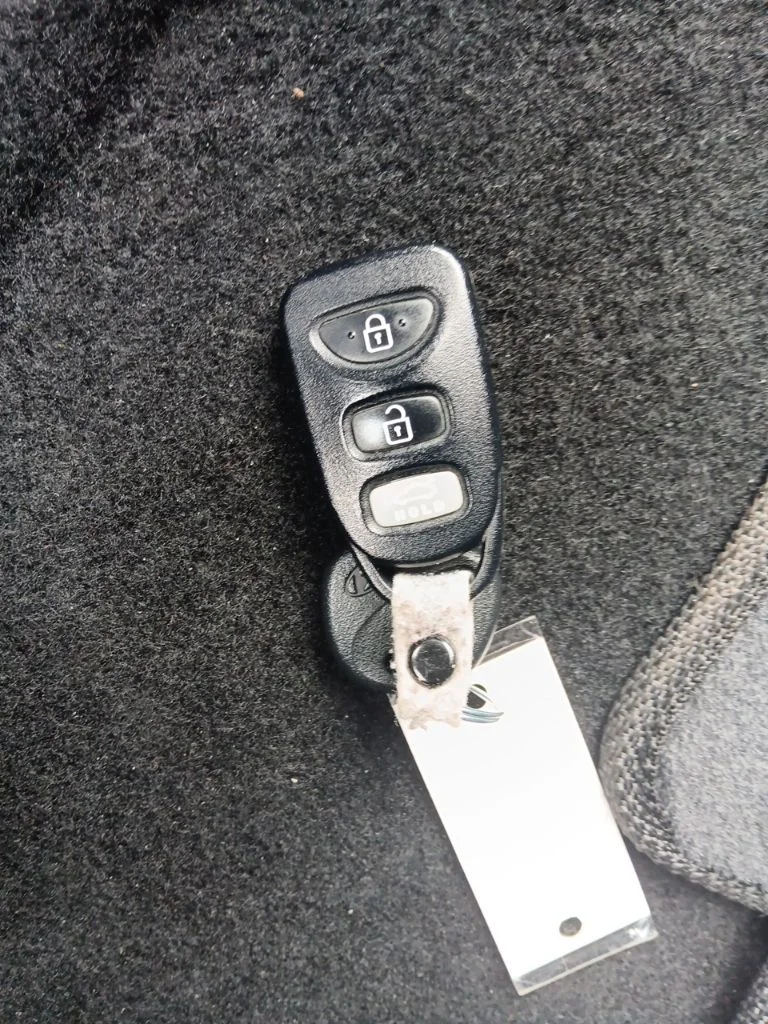 Used 2015 Titanium Gray Metallic Hyundai Limited image 36