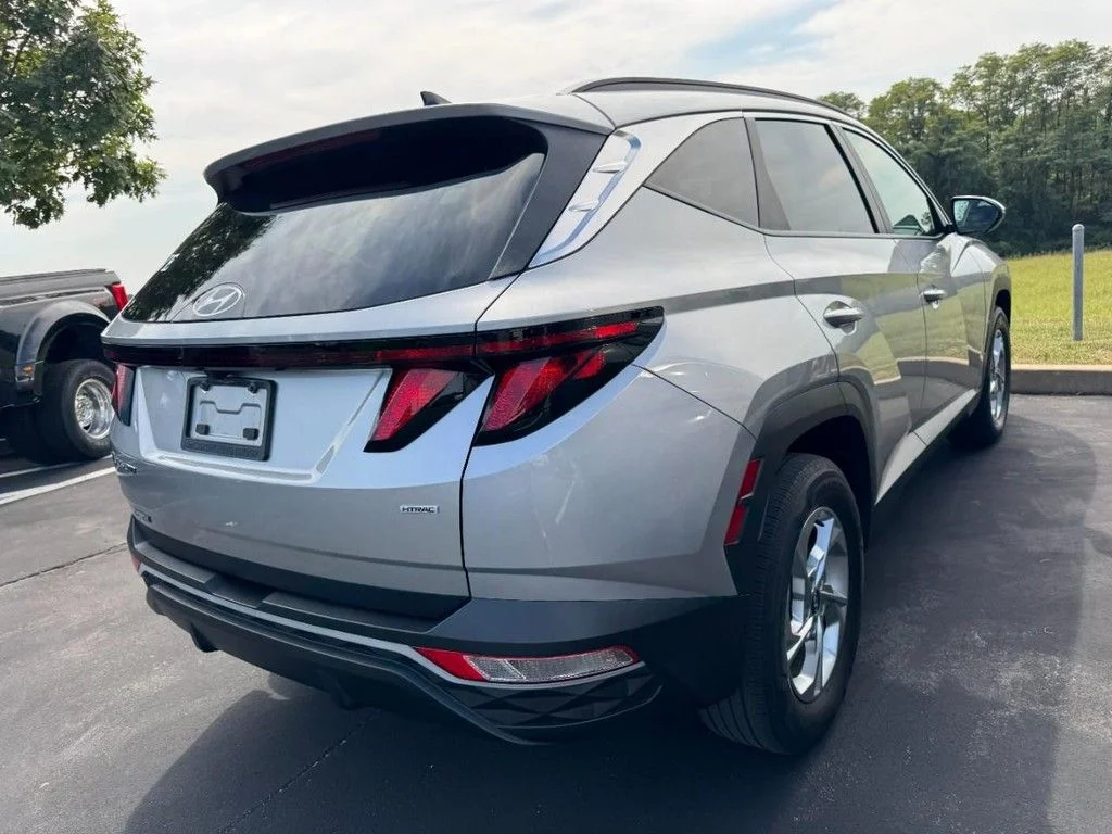 Used 2024 Silver Hyundai SEL image 2