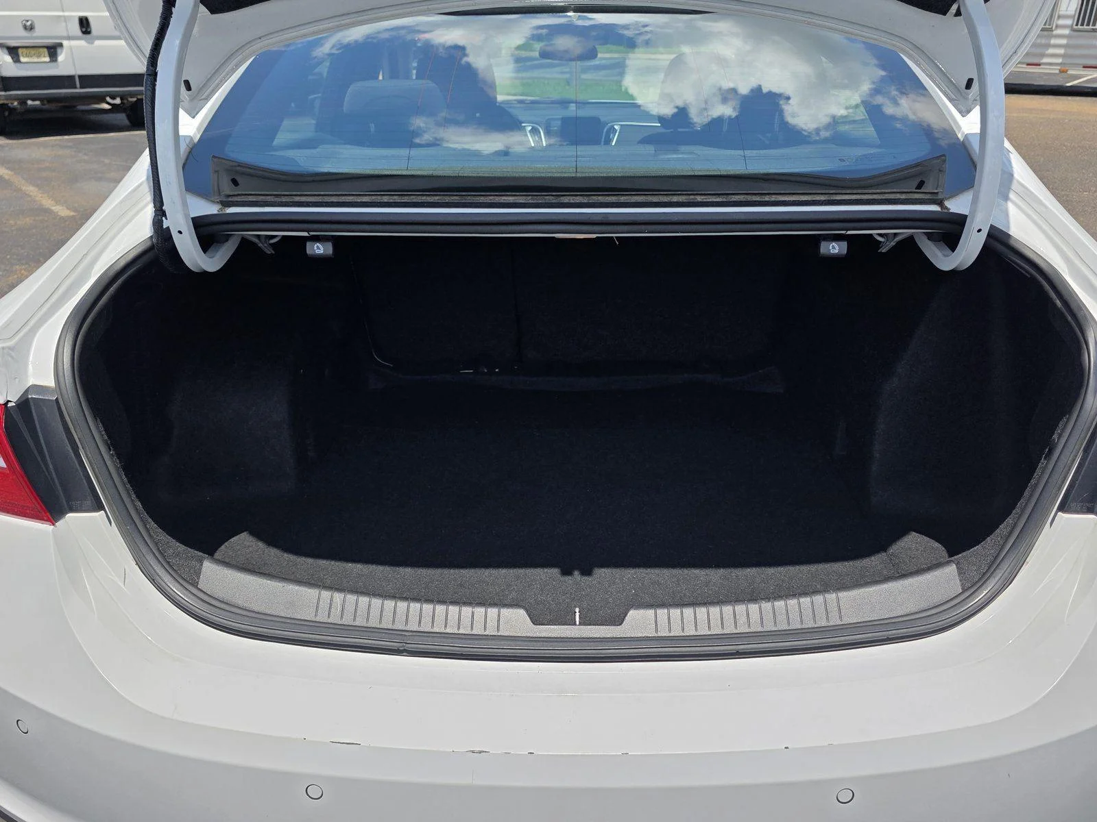 Used 2024 Summit White Chevrolet LT image 34