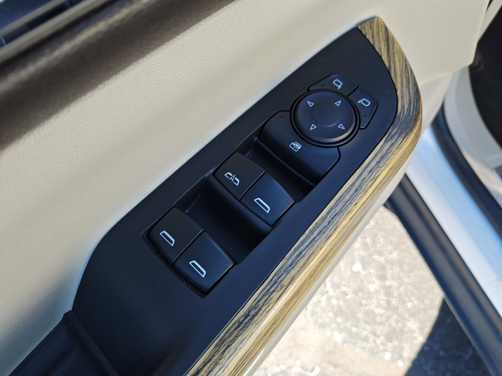 Used 2017 White GMC Denali image 11