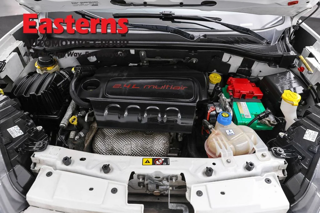 Used 2022 White Ram Base image 7