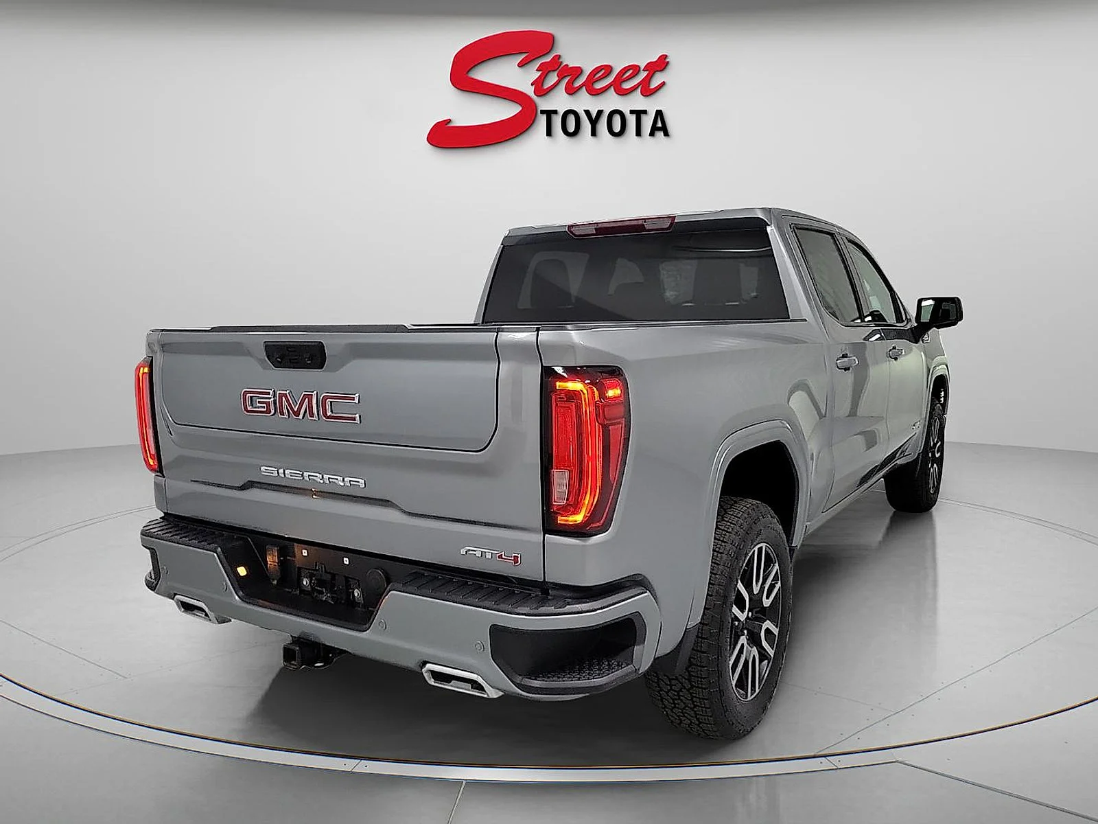 Used 2024 Sterling Metallic GMC AT4 image 4