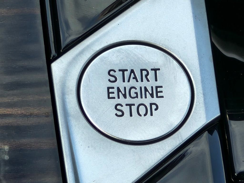 New 2026 White BMW xDrive40i image 25