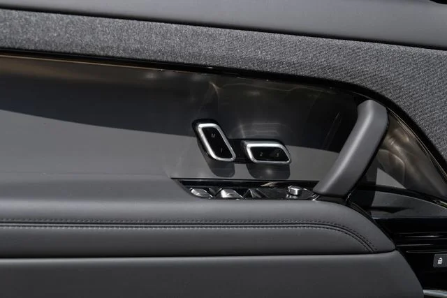 New 2026 Santorini Black Land Rover Dynamic SE image 50