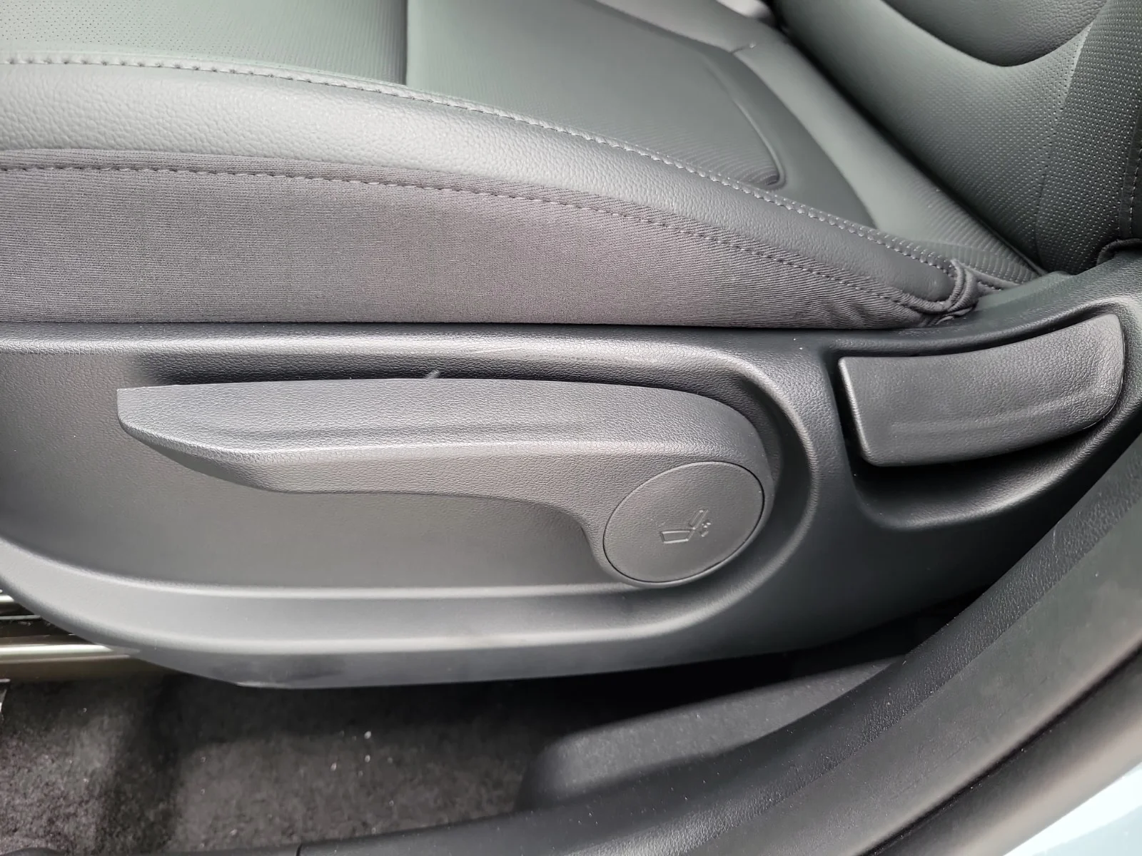 New 2027 Blue Stone Hyundai SE Front-Wheel Drive image 13