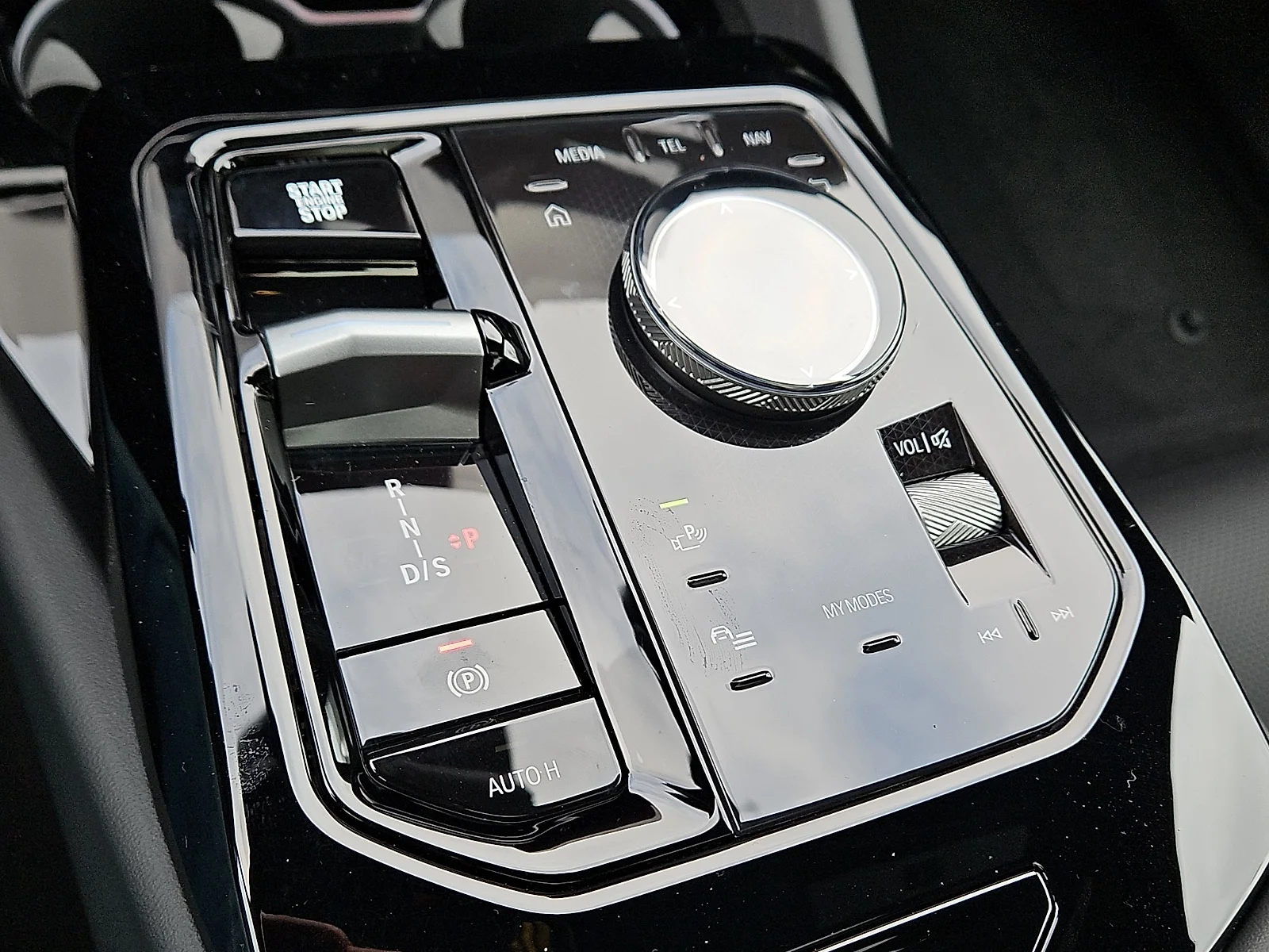 New 2026 Alpine White BMW i xDrive All-Wheel Drive image 16