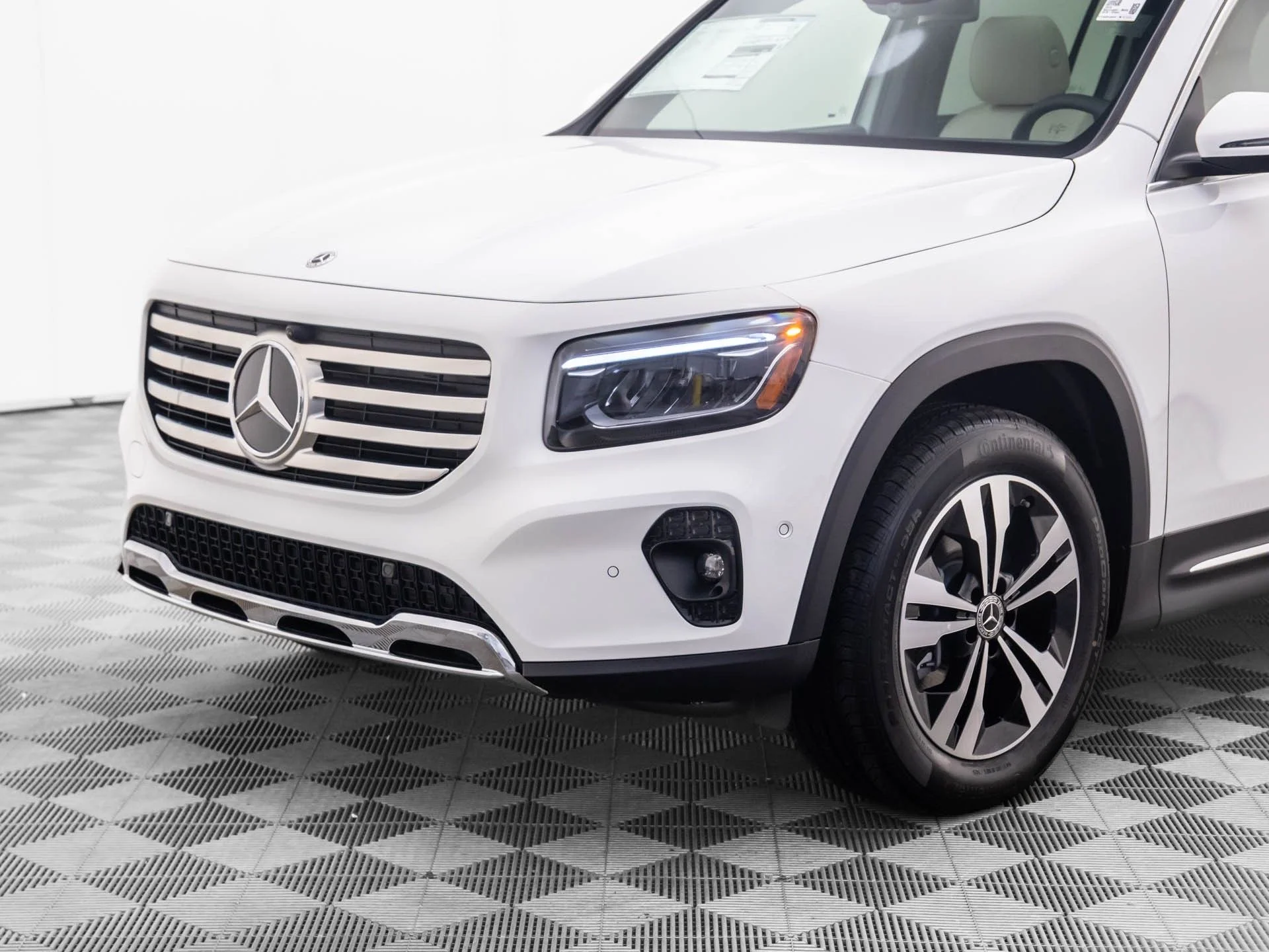 New 2026 White Mercedes-Benz GLB 250 image 40