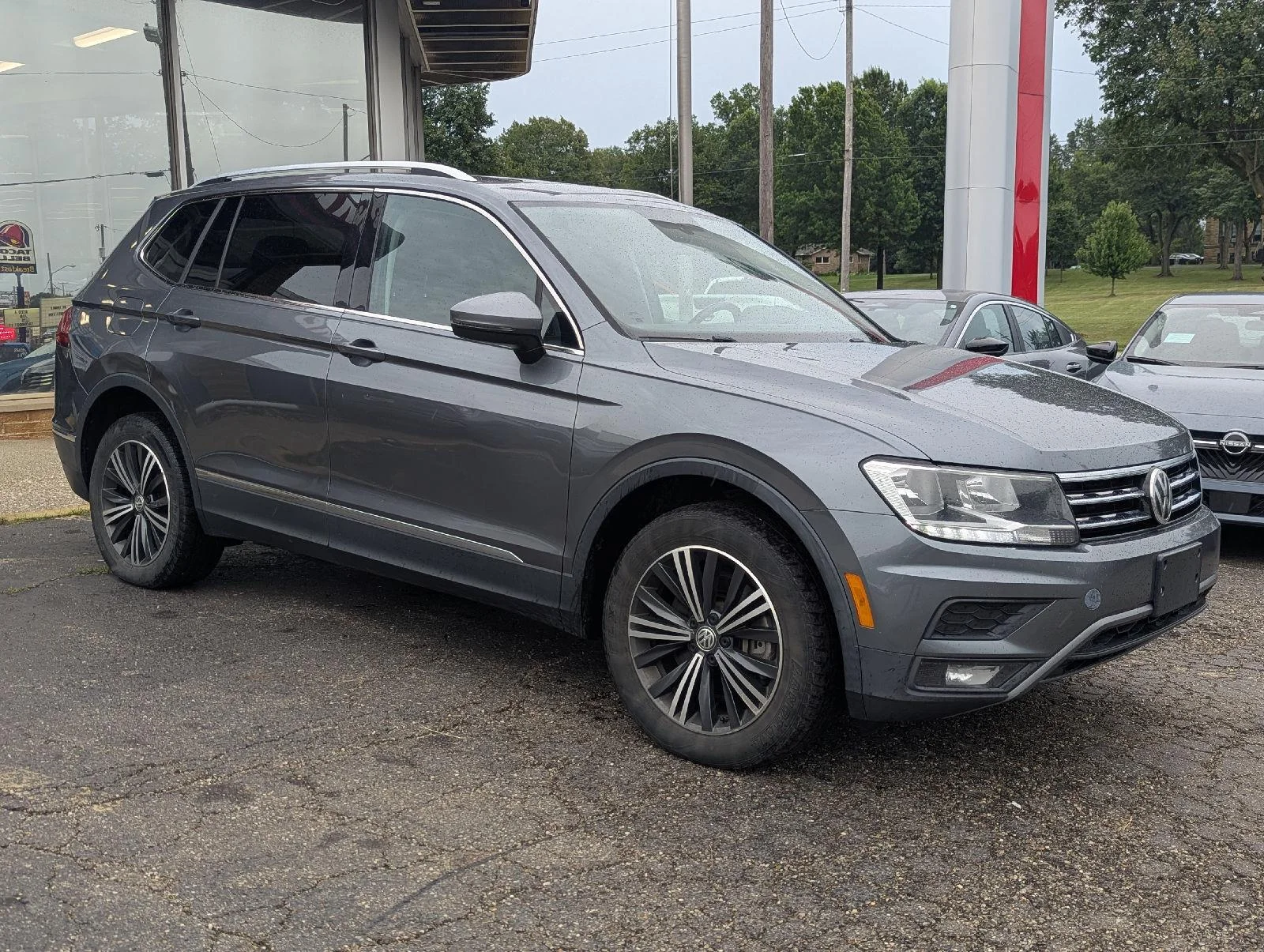 Used 2018 Platinum Gray Metallic Volkswagen SEL image 10