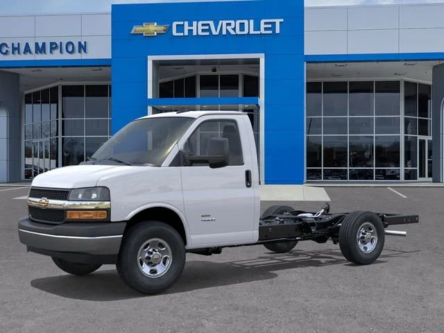 New 2026 Summit White Chevrolet 1WT image 2