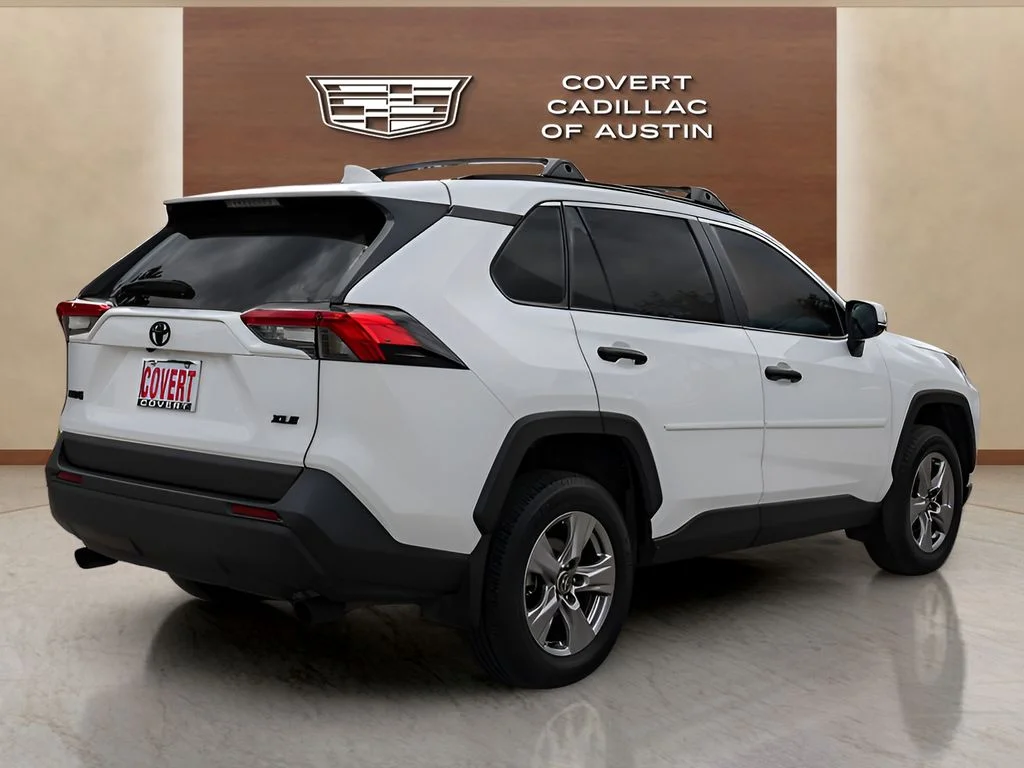 Used 2025 White Toyota XLE image 4