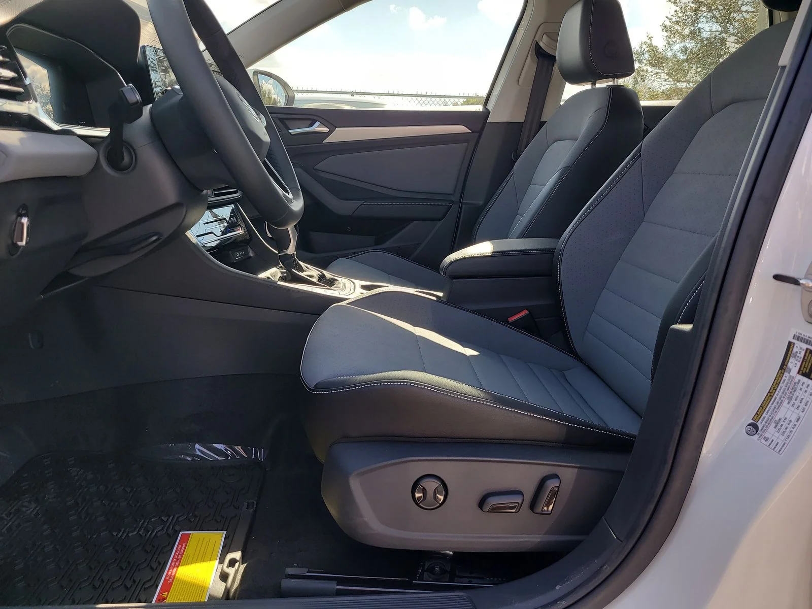 New 2026 Opal White Pearl Volkswagen 1.5T SE image 17
