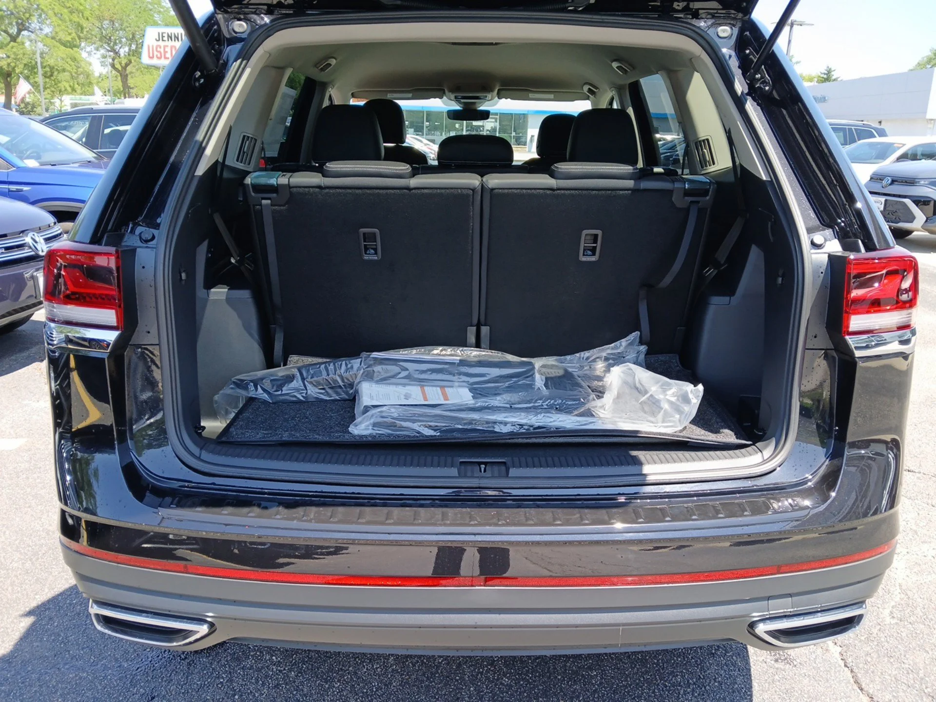 New 2026 Deep Black Pearl Volkswagen 2.0T SE image 23