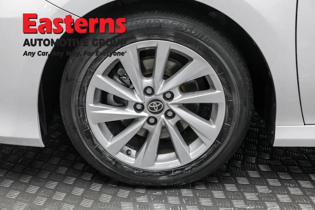 Used 2022 White Toyota LE image 30