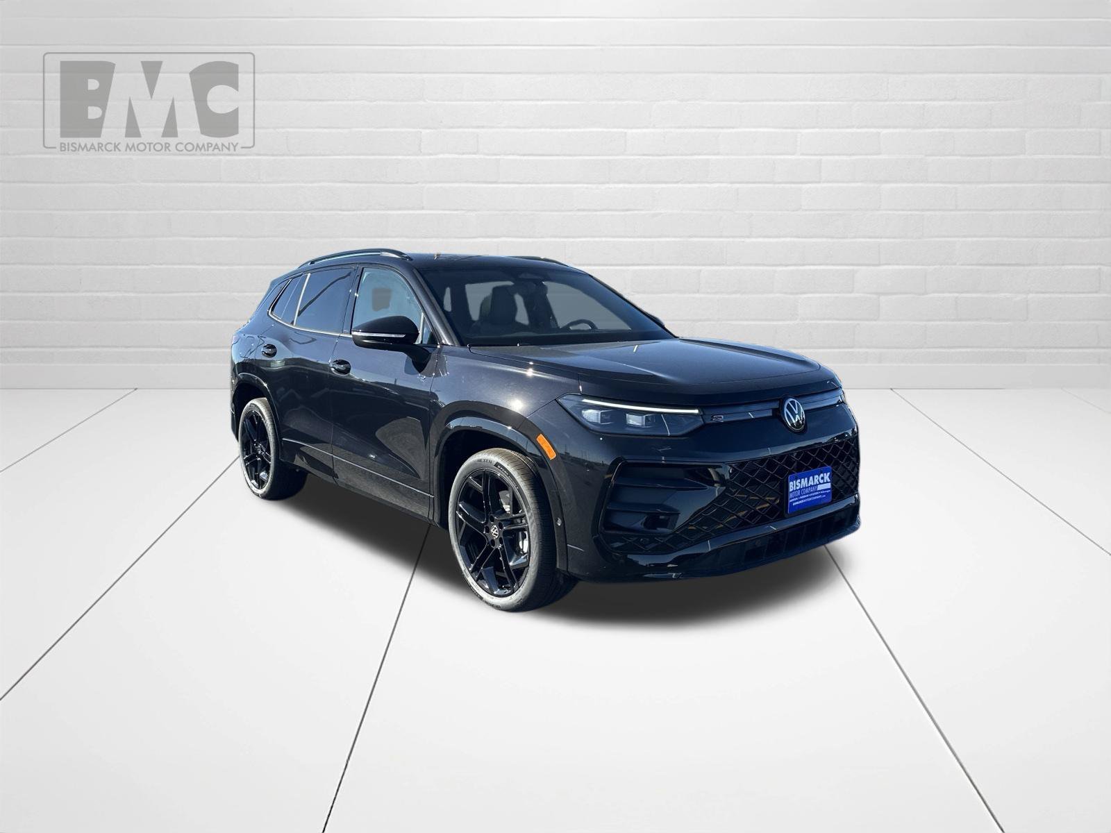 New 2026 Black Volkswagen SE R-Line Black image 2
