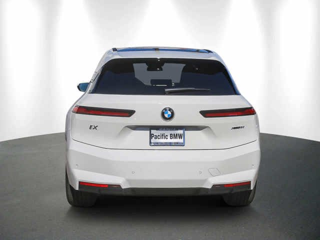 Used 2026 Alpine White BMW xDrive60 image 5