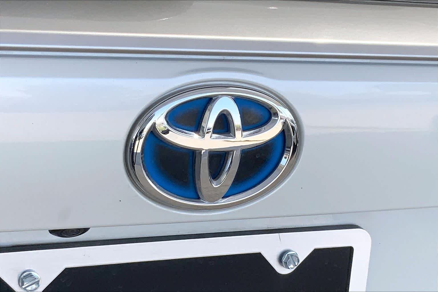 Used 2020 Blizzard Pearl Toyota Hybrid Limited image 31