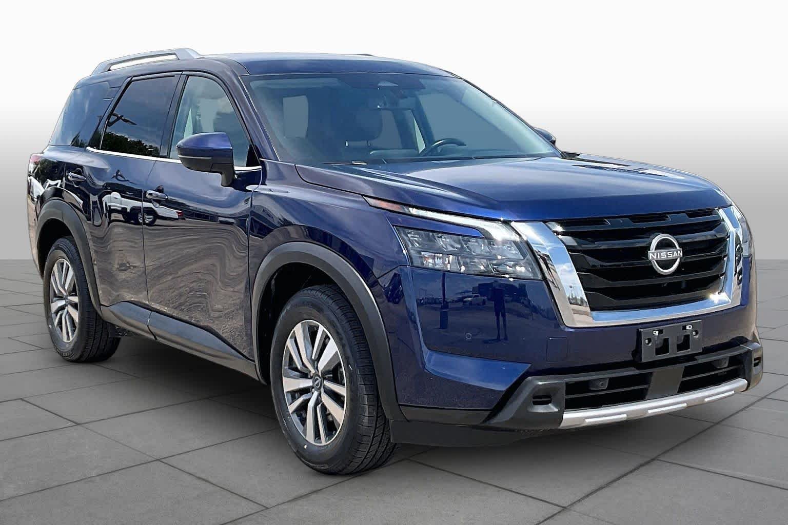 Used 2025 Deep Ocean Blue Nissan SL image 3