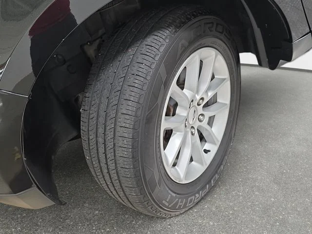 Used 2014 Tuxedo Black Metallic Ford SE image 28