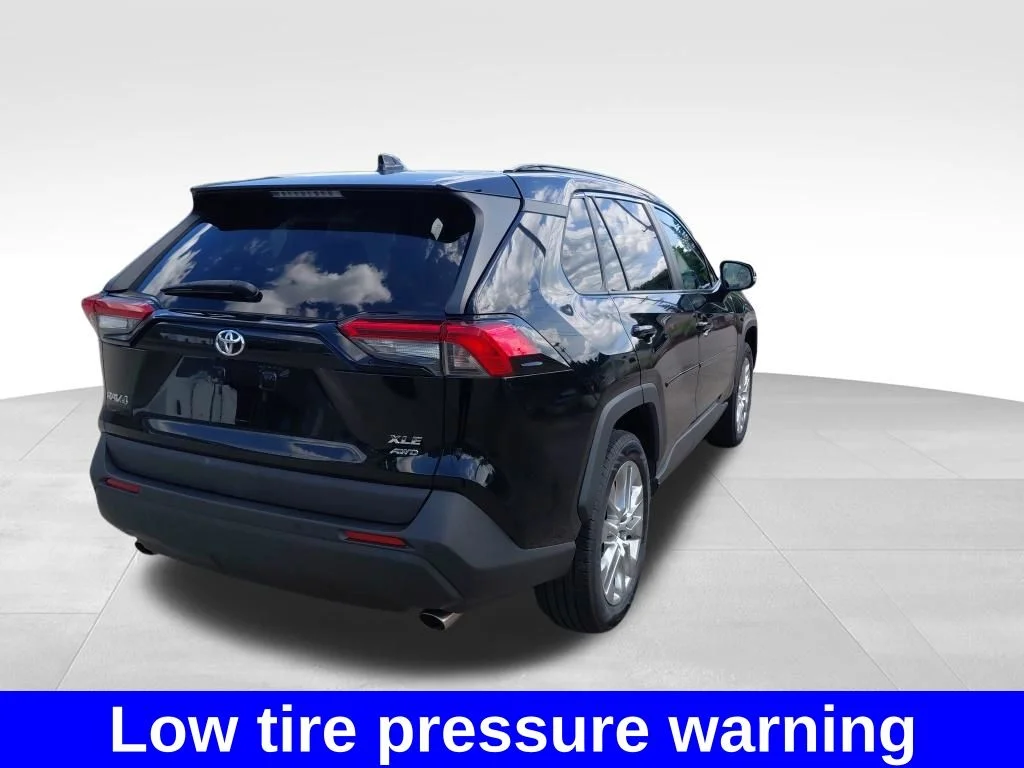 Used 2019 Black Toyota XLE Premium image 17