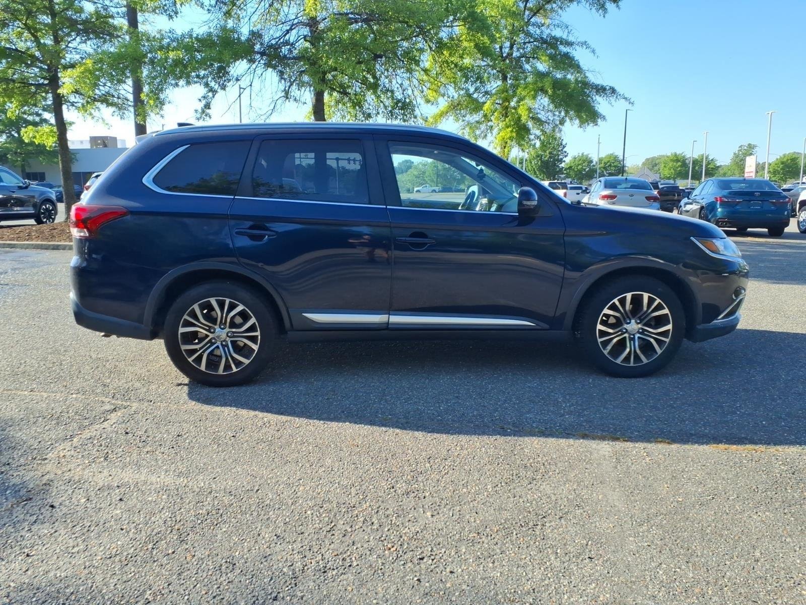 Used 2017 Cosmic Blue Metallic Mitsubishi SEL image 5