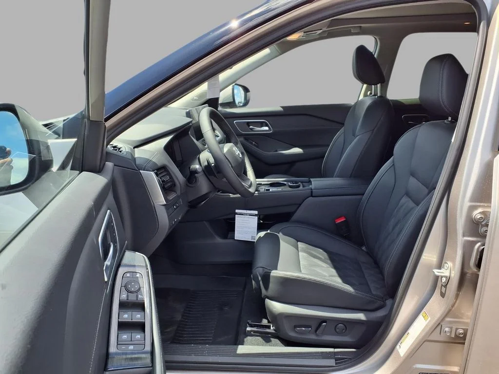 New 2026 Champagne Silver Metallic Nissan Platinum image 22