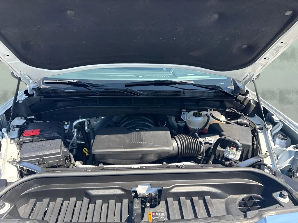 Used 2025 White GMC SLT image 21