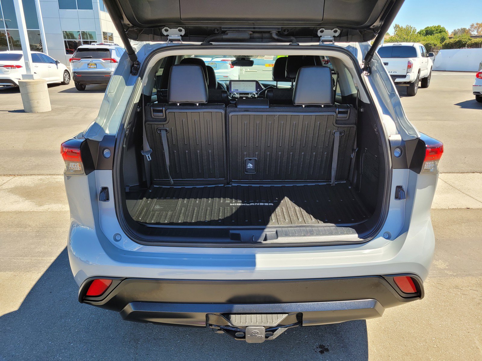 Used 2024  Toyota Hybrid XLE image 10