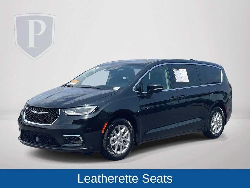 Used 2023 Black Chrysler Touring L image 5