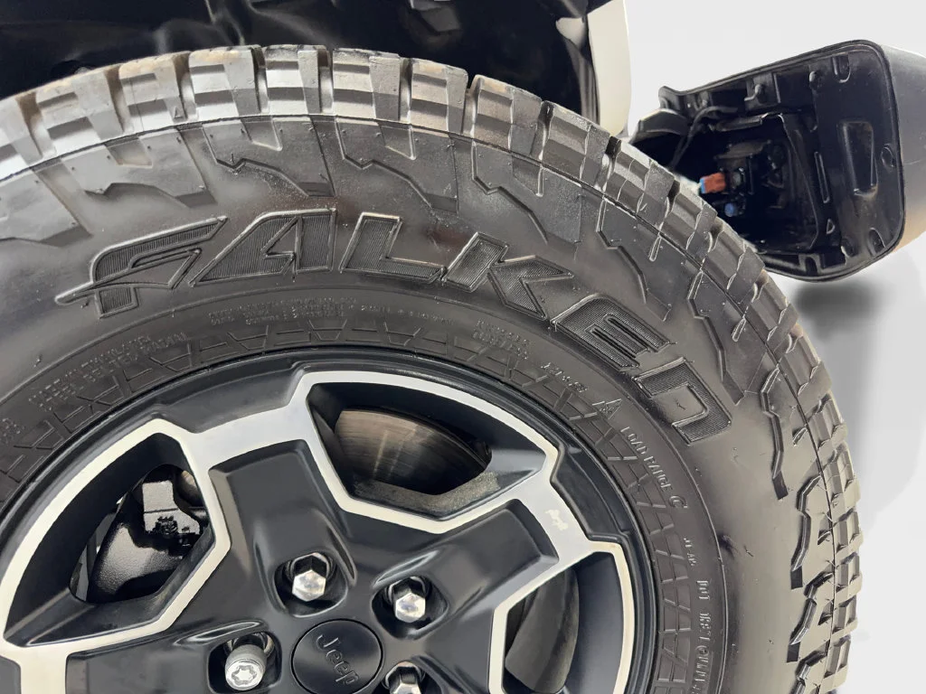 Used 2023 White Jeep Mojave image 85