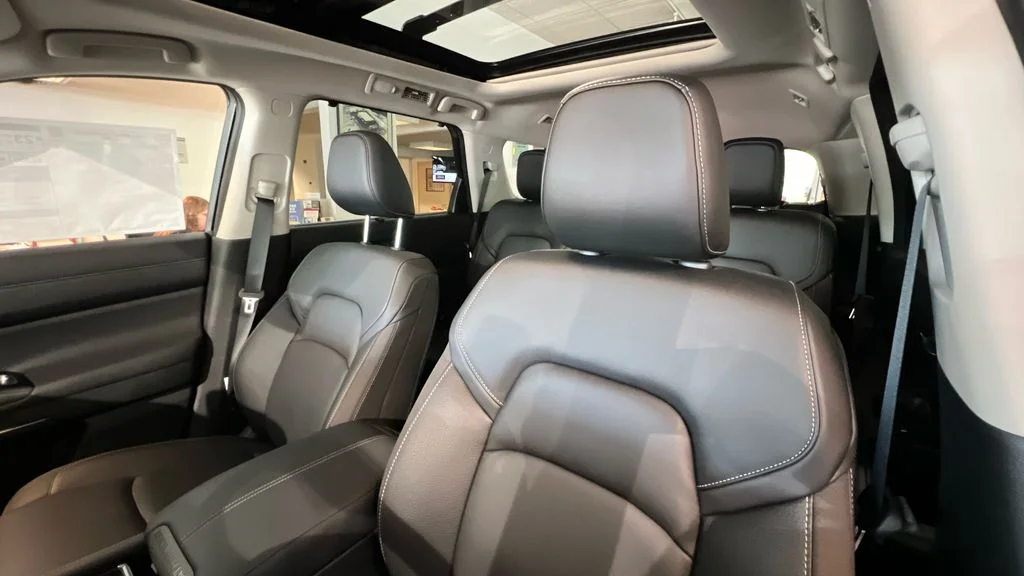 Used 2024 White Nissan SL image 8