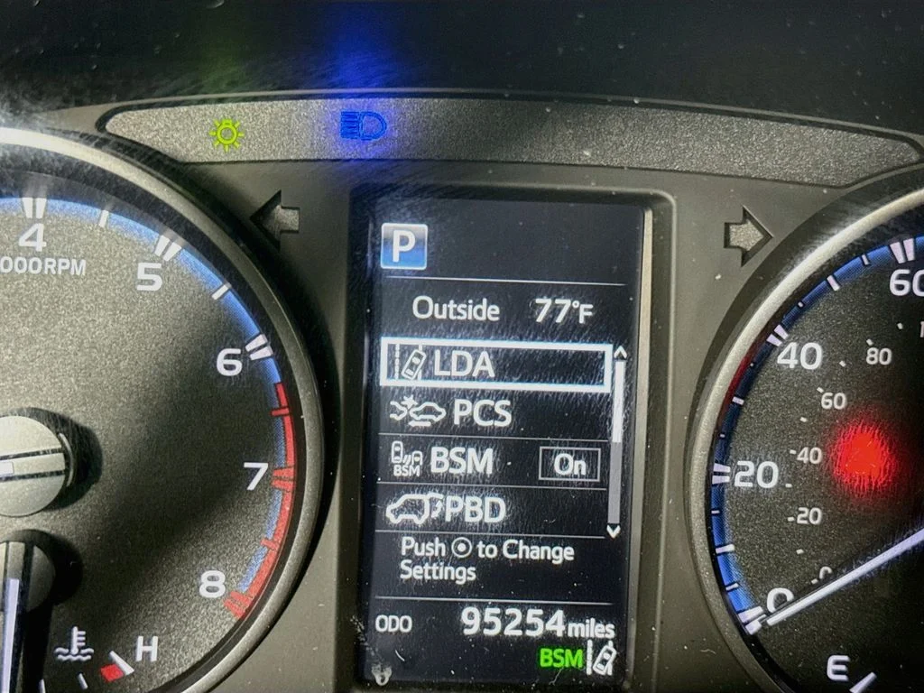 Certified Used 2018 Super White Toyota XLE image 12