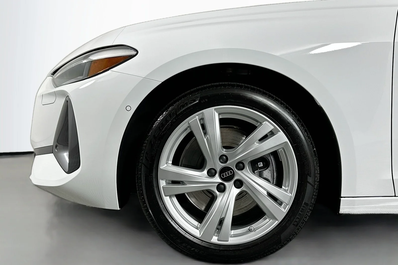 Used 2025 Arkona White Audi Premium image 12