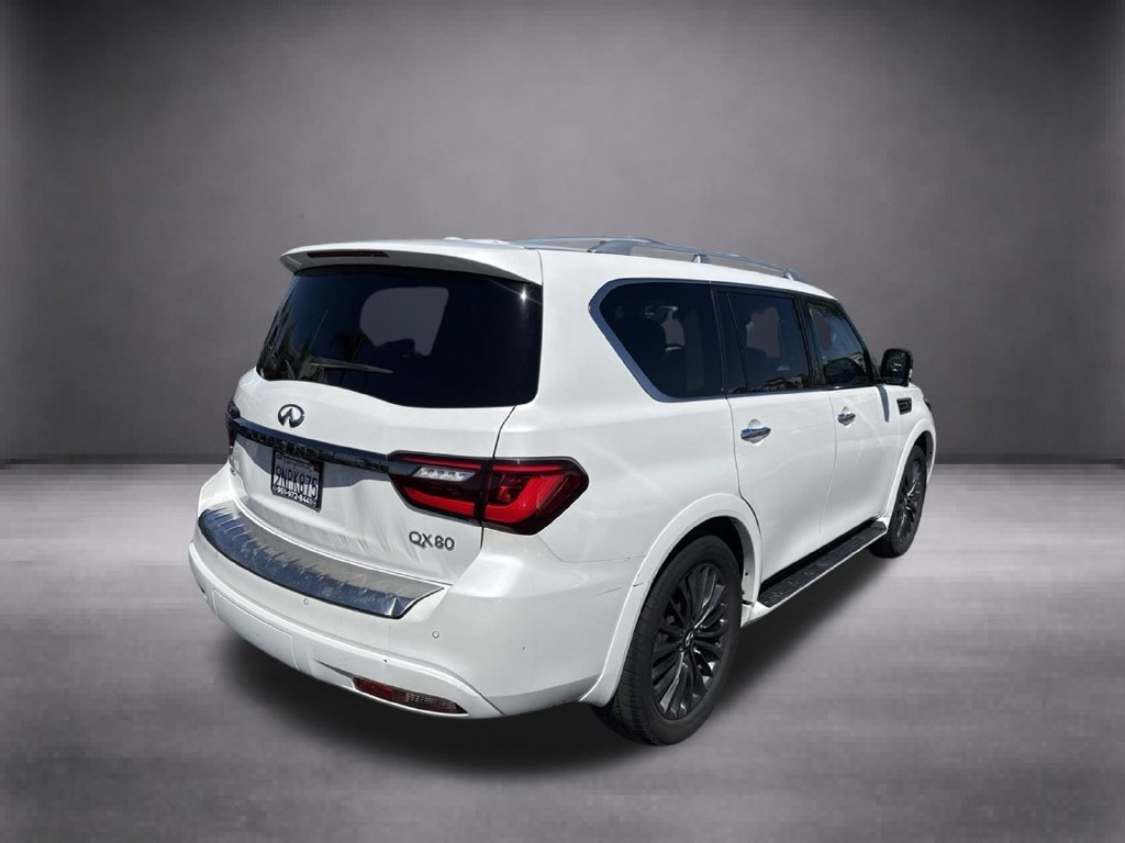 Used 2024 White INFINITI Premium Select image 3