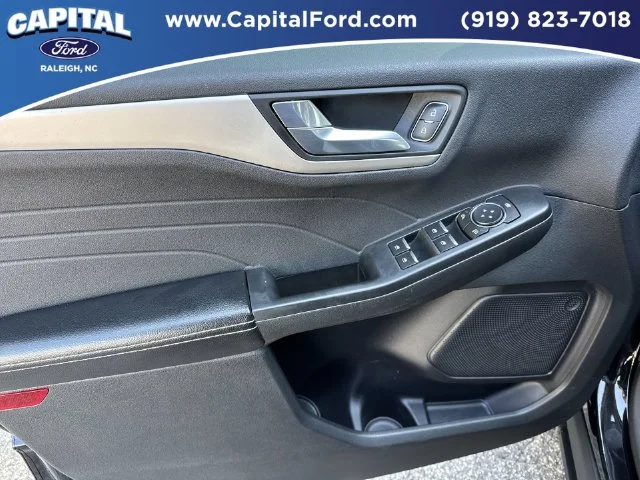 Used 2022 Black Ford SEL image 20