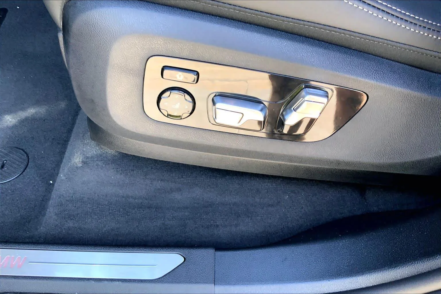 New 2026 Skyscraper Grey Metallic BMW xDrive40i image 16