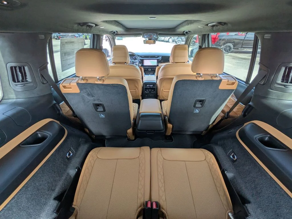 New 2026 Gray Jeep Summit image 37