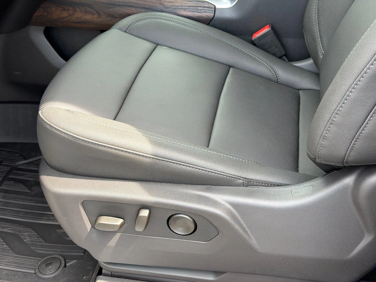 2026 GMC Sierra 1500 SLT - Photo 14